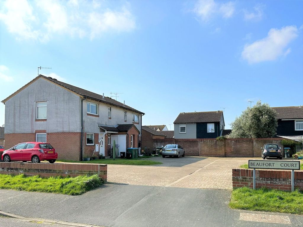 1 bed flat for sale in Admirals Walk, Littlehampton, West Sussex BN17