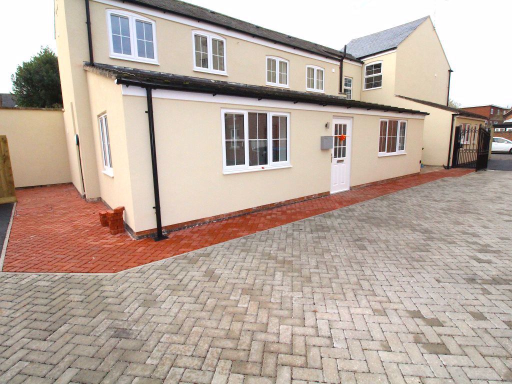 2 bed flat to rent in Temple Street, Rugby CV21 Zoopla