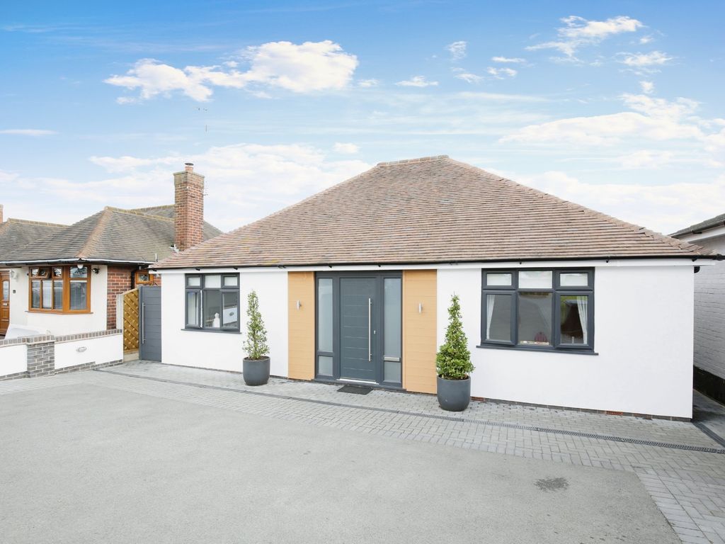 3 bed detached bungalow for sale in Whitehouse Road, Dordon, Tamworth