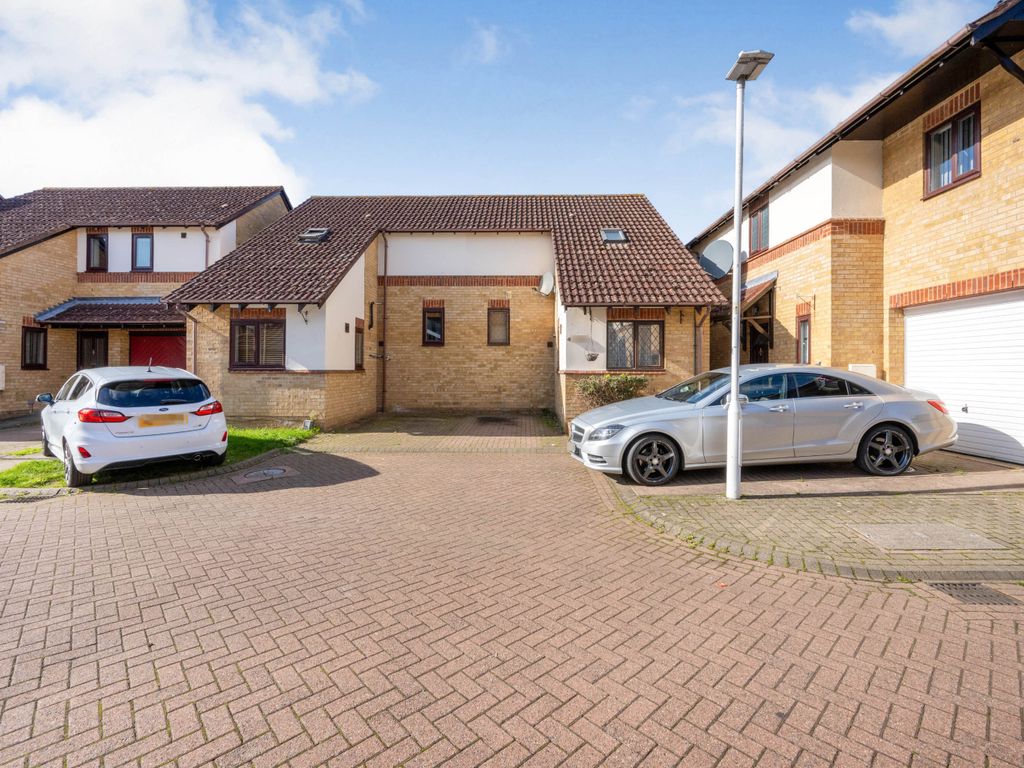 2 bed semidetached house for sale in Hillgrounds Road, Kempston