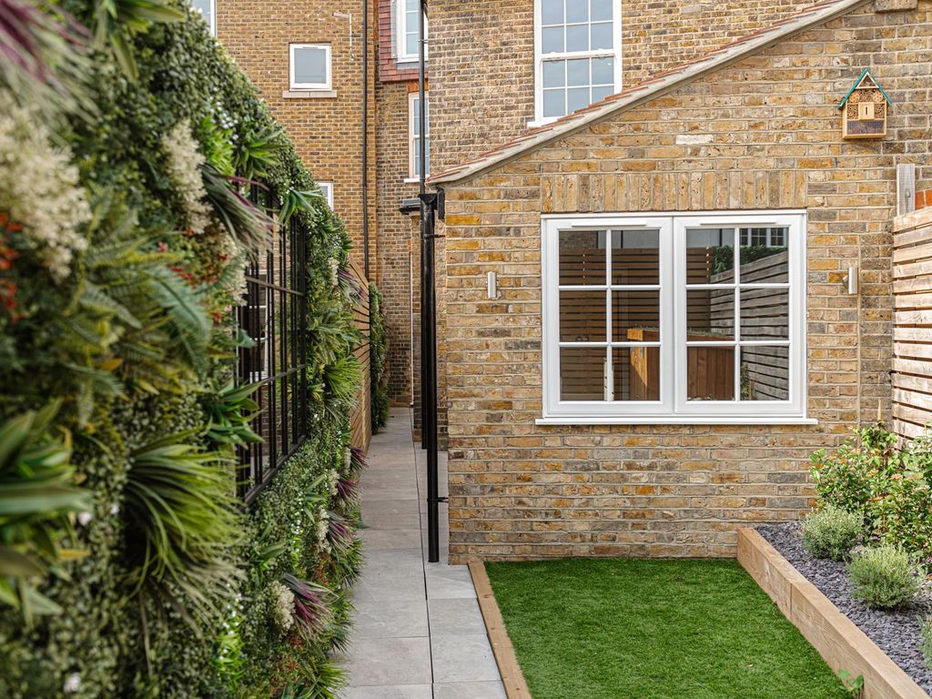 2 bed flat for sale in Whitton Road, Twickenham TW1, £600,000 Zoopla