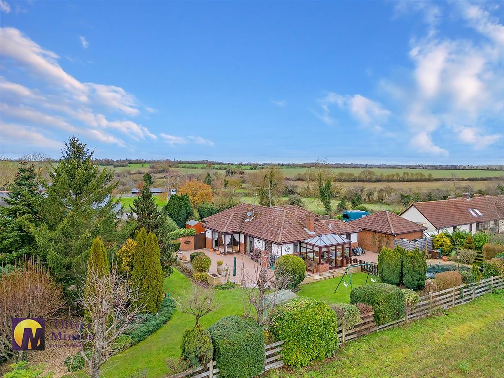 4 bed detached bungalow for sale in Berden, Stortford CM23, £