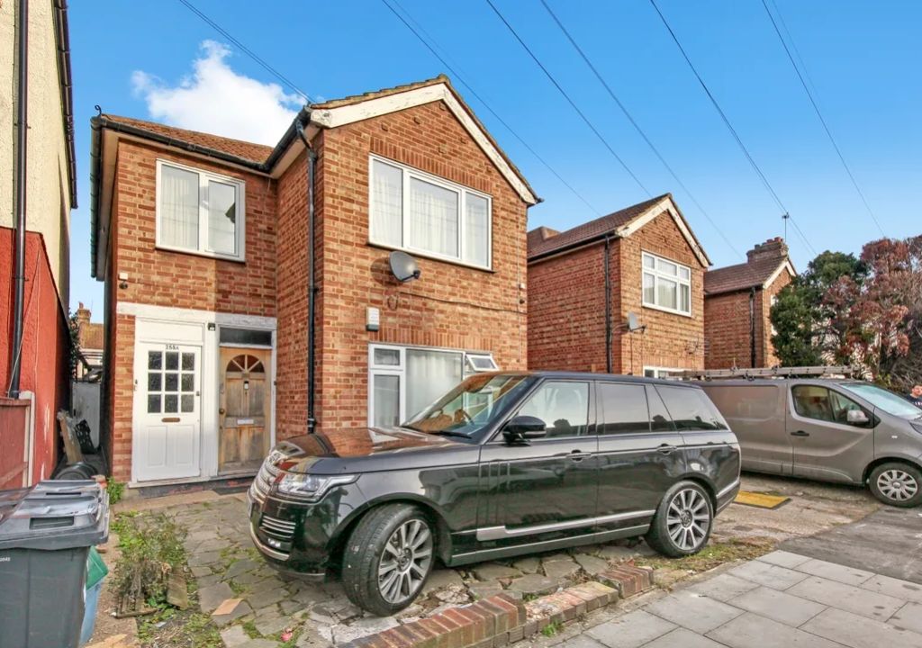 2 bed flat for sale in Eton Road, Ilford, Essex IG1 Zoopla