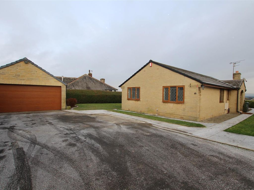 3 bed detached bungalow to rent in Heathmoor Close, Idle, Bradford BD10