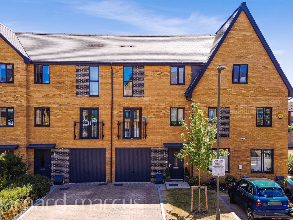 4 bed town house for sale in Tala Close, Surbiton KT6 Zoopla