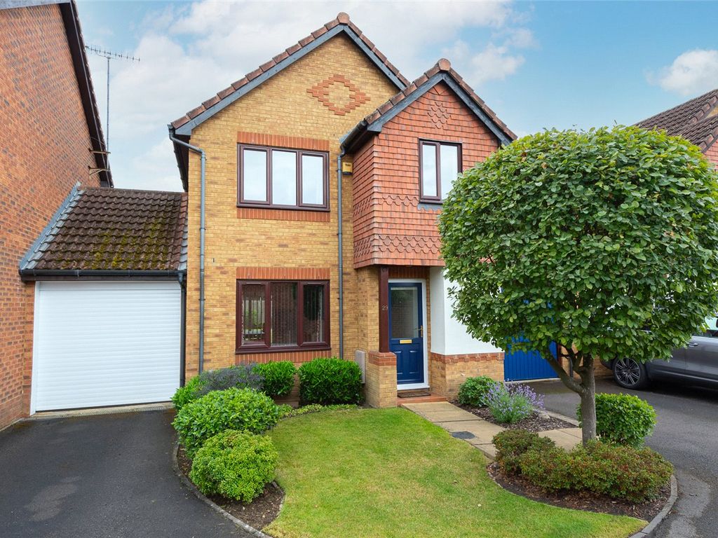 3 bed link detached house for sale in Worcestershire Lea, Warfield
