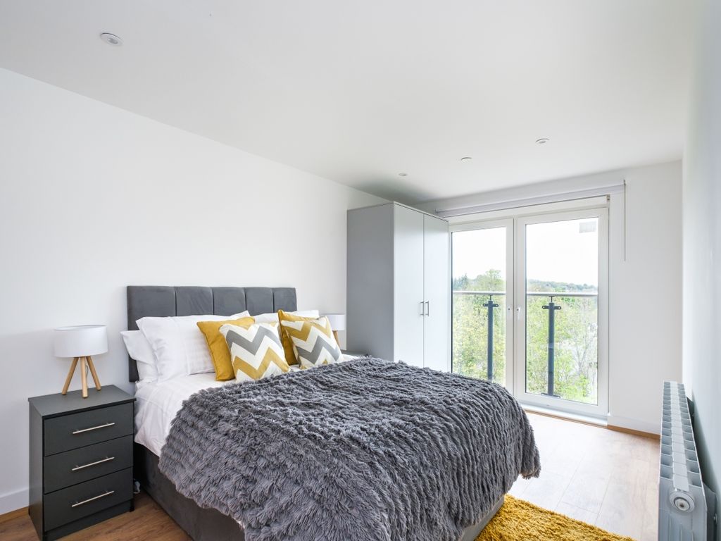 2 bed flat to rent in Well Farm Road, Whyteleafe CR3, £1,600 pcm Zoopla