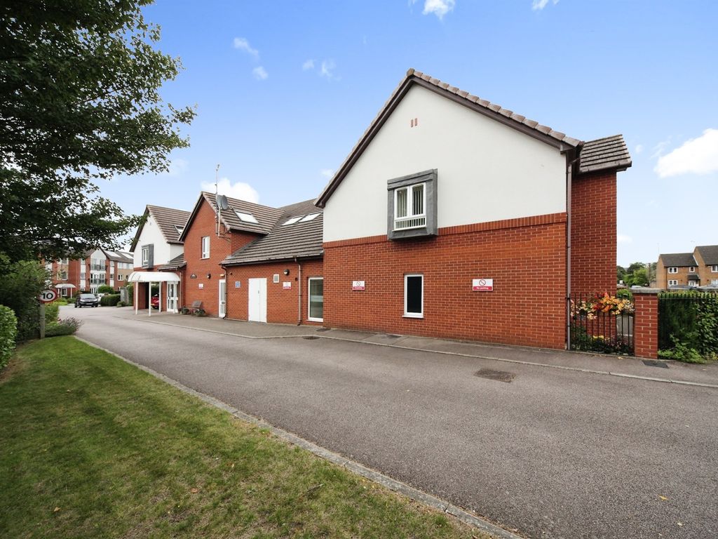 1 bed property for sale in Lucas Gardens, Luton LU3, £160,000 Zoopla