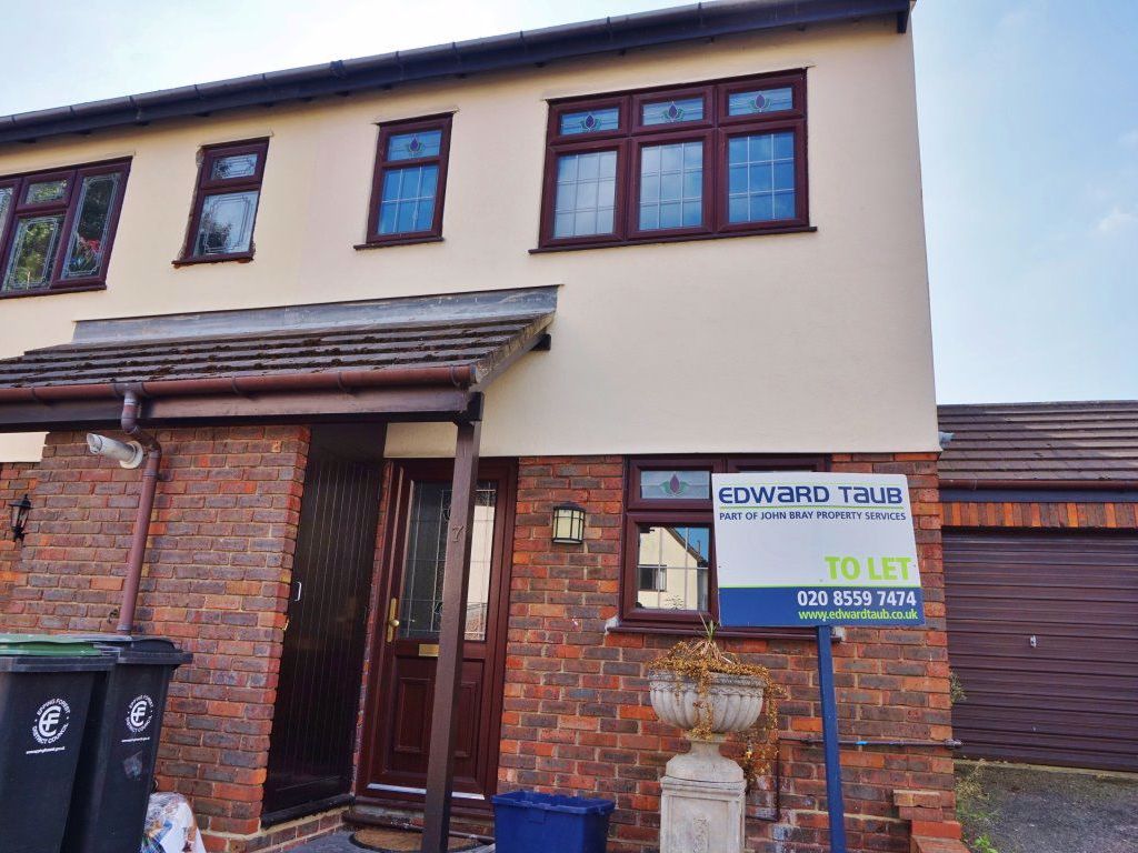 2 bed property to rent in Mountbatten Court, Buckhurst Hill IG9 Zoopla