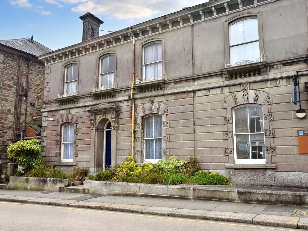 5 bed end terrace house for sale in Windsor Place, Liskeard, Cornwall