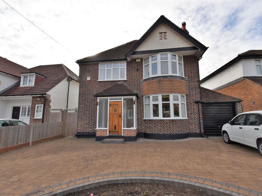3 bed detached house to rent in Old Hatch Manor, Ruislip HA4, £2,600