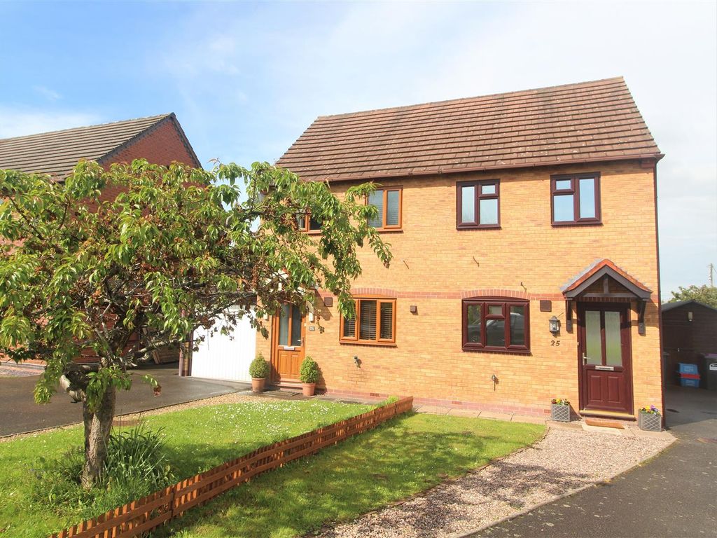 2 bed semidetached house to rent in High Cross Avenue, Cross Houses