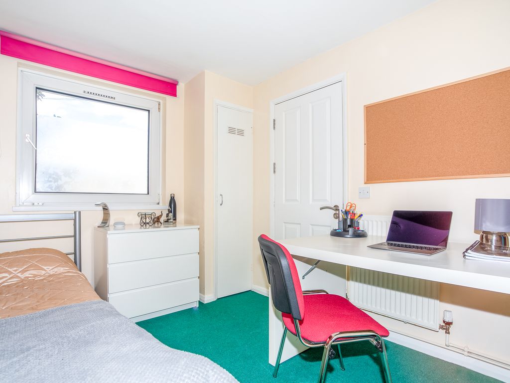 6 bed detached house to rent in Medway Road, Medway, Gillingham ME7