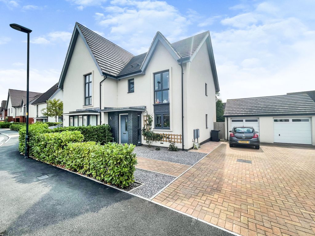 3 bed semidetached house for sale in John Ruskin Road, Tadpole Garden