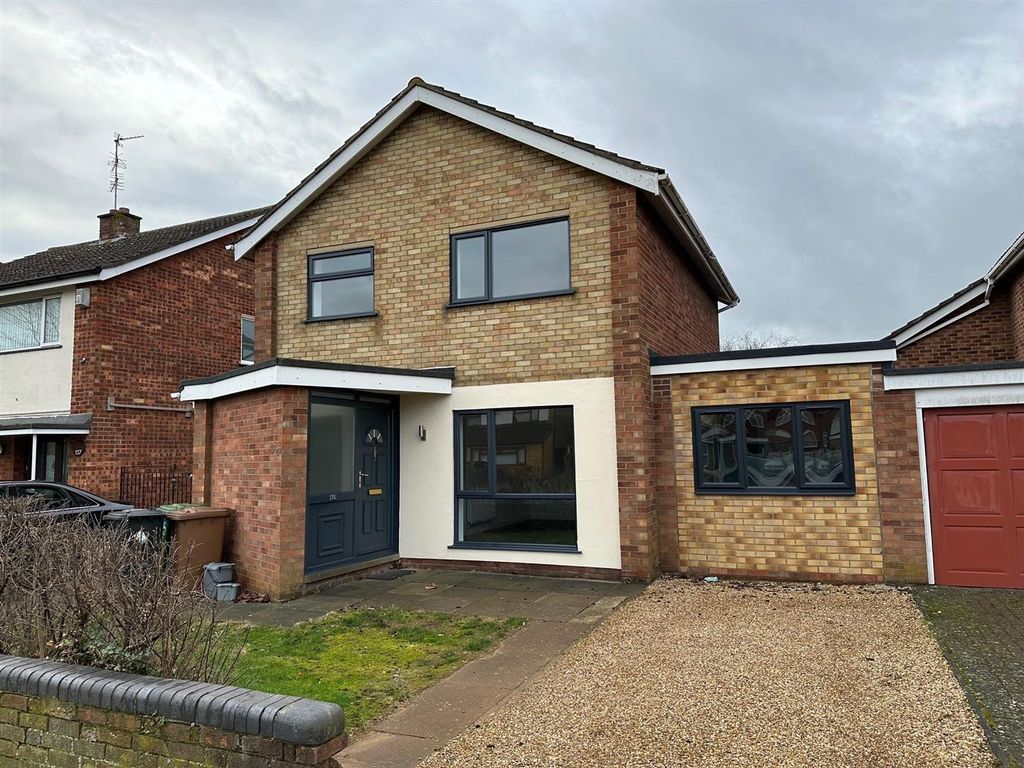 4 bed detached house for sale in Atherstone Avenue, Netherton