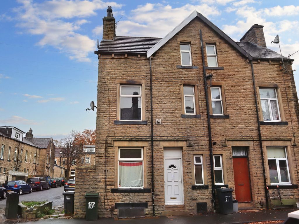 2 bed end terrace house for sale in Victoria Road, Keighley BD21, £