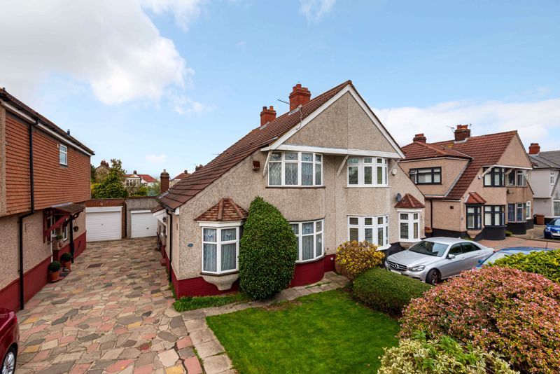 3 bed semidetached house for sale in Welling Way, Welling DA16, £