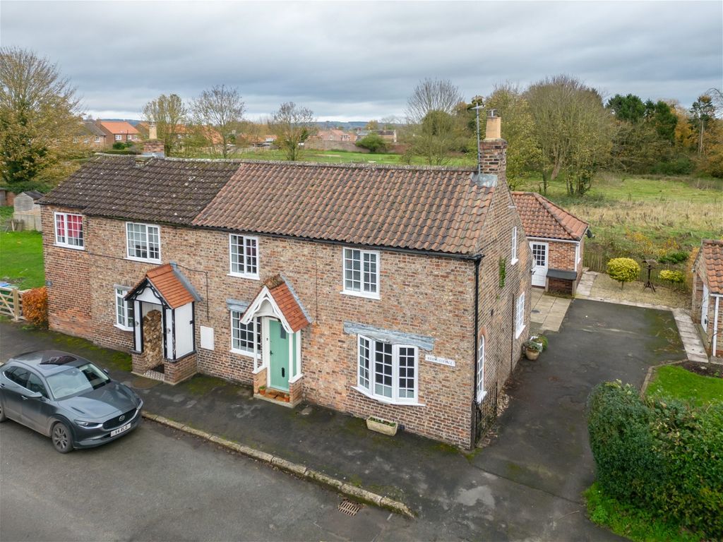 4 bed cottage for sale in Everingham, York YO42, £400,000 Zoopla