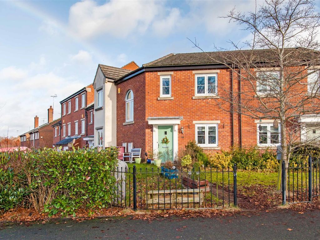 3 bed semidetached house for sale in Southdown Close, Doe Lea