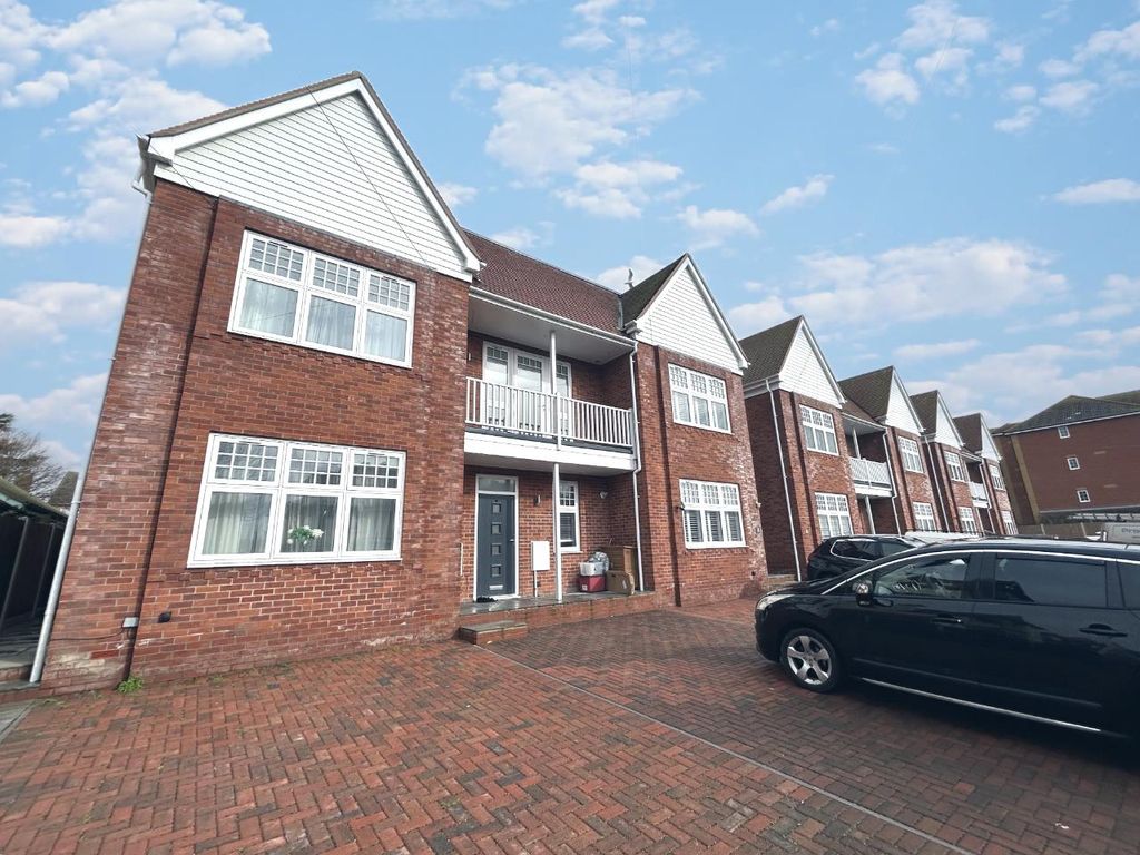 3 bed semidetached house to rent in Nelson Road, ClactonOnSea CO15