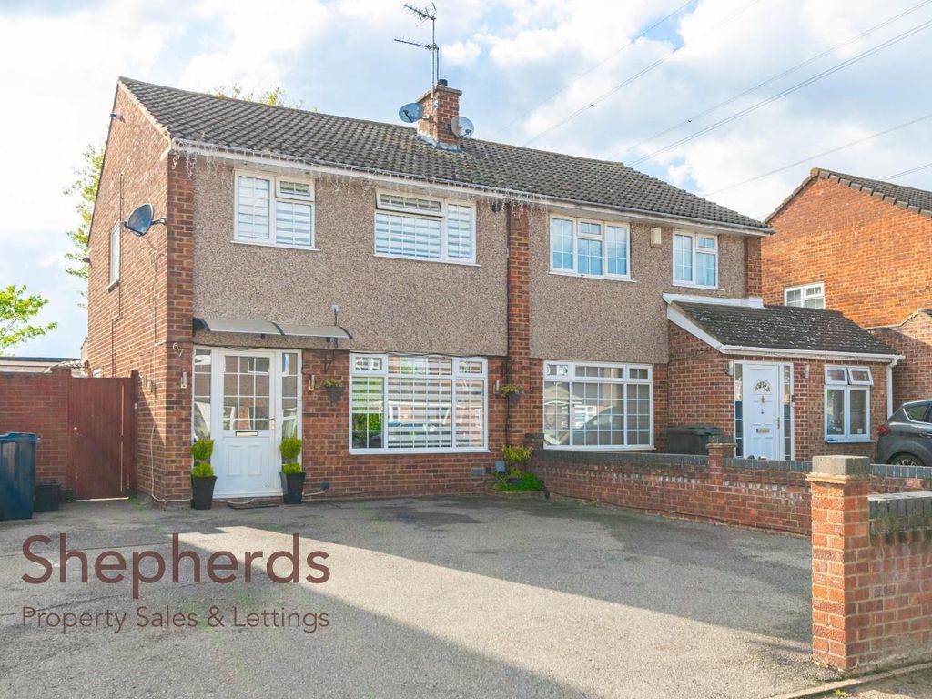 4 bed semidetached house for sale in Herongate Road, Cheshunt, Waltham