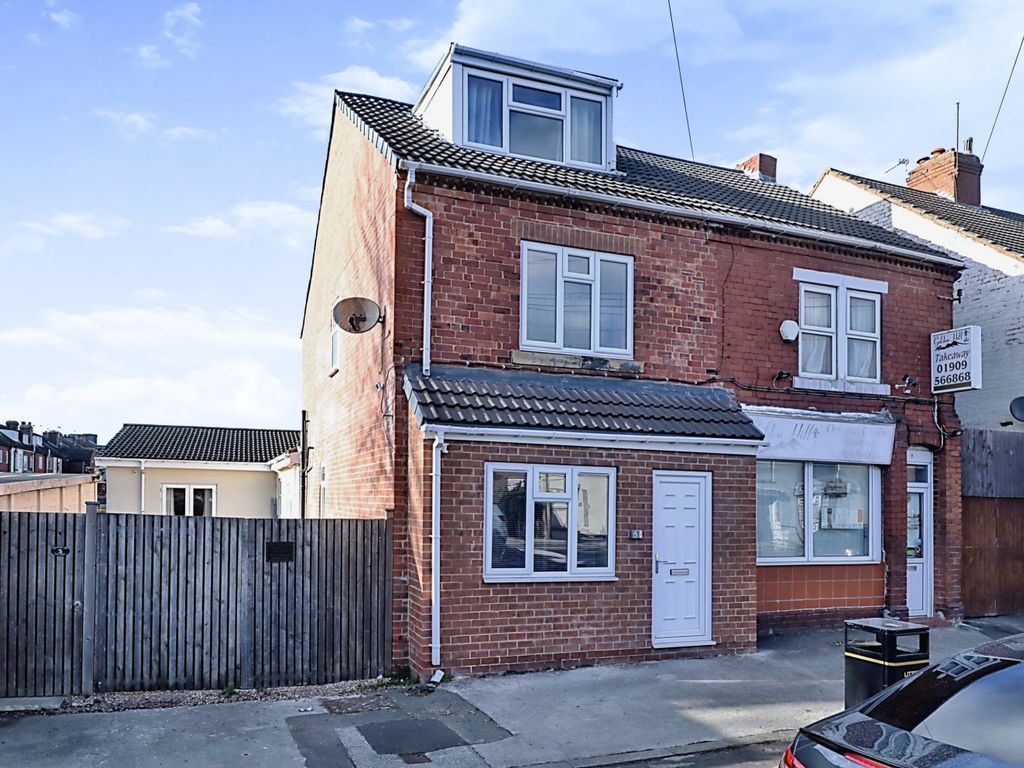 4 bed semidetached house for sale in Hangsman Lane, Dinnington