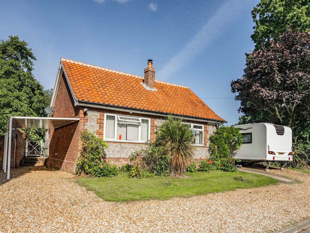 2 bed detached bungalow for sale in Hindolveston Road, Foulsham