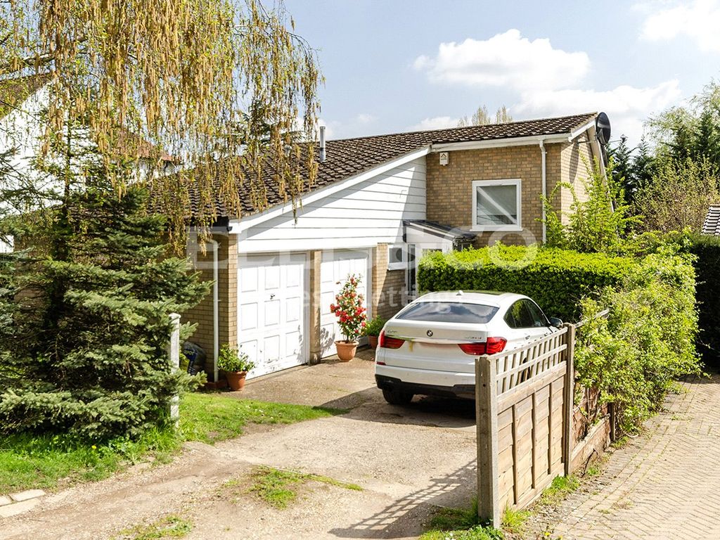 3 bed detached house for sale in Eleanor Crescent, Mill Hill, London