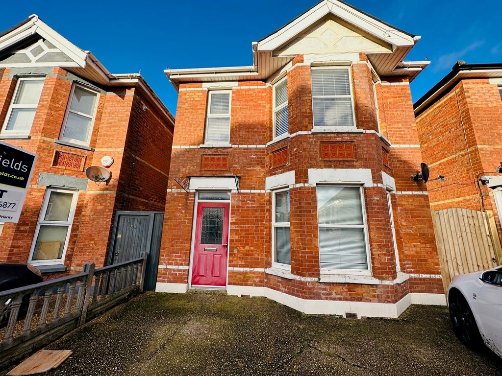 2 bed flat to rent in Talbot Road, Winton, Bournemouth BH9, £1,195 pcm