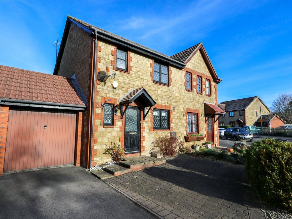 3 bed semidetached house for sale in Juniper Way, Bradley Stoke