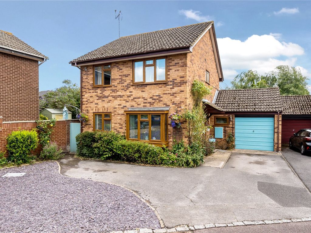 4 bed detached house for sale in Blenheim Close, Wokingham, Berkshire