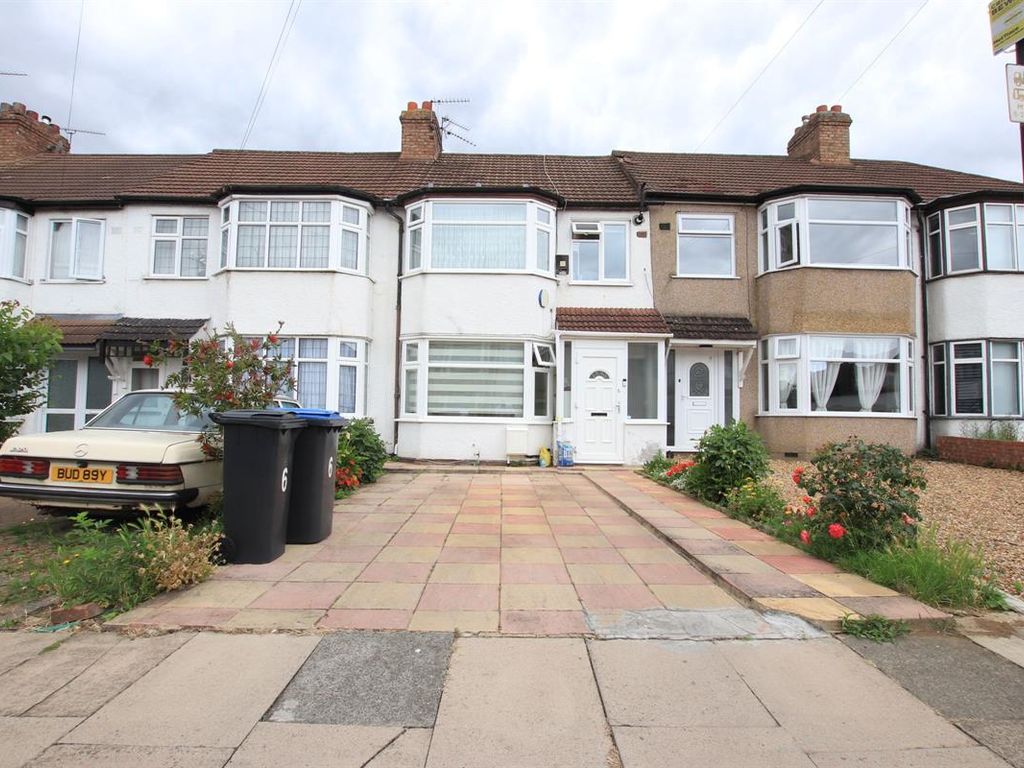 4 bed terraced house for sale in Briar Close, London N13 Zoopla