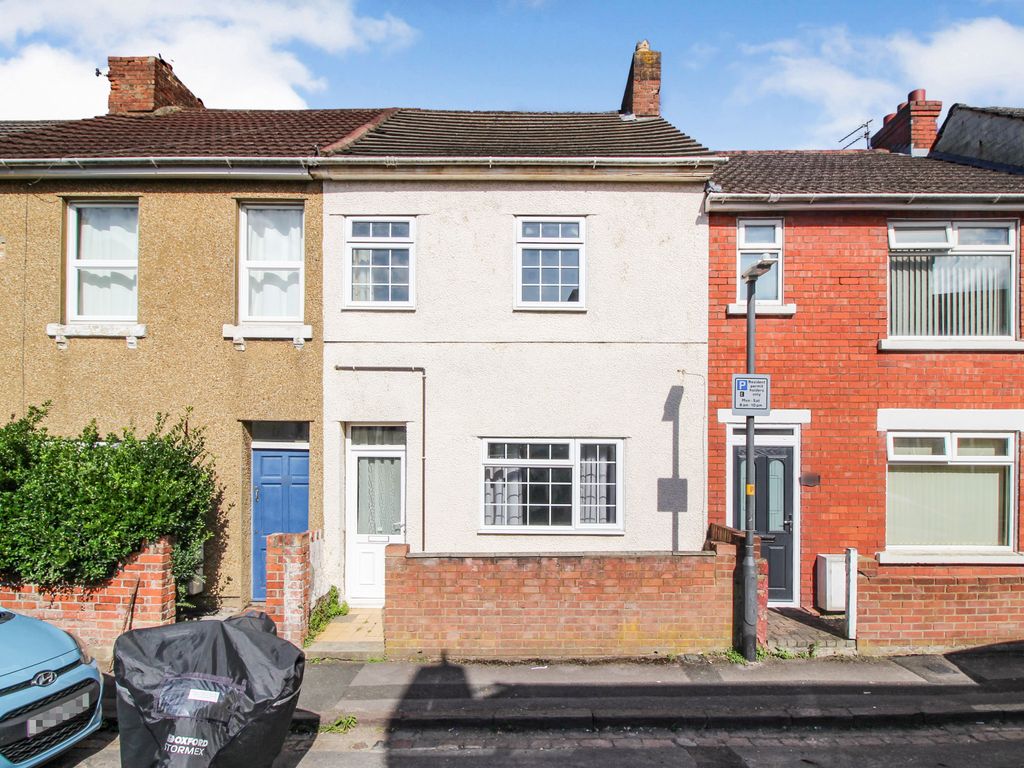 3 bed terraced house to rent in Union Street, Old Town, Swindon SN1, £