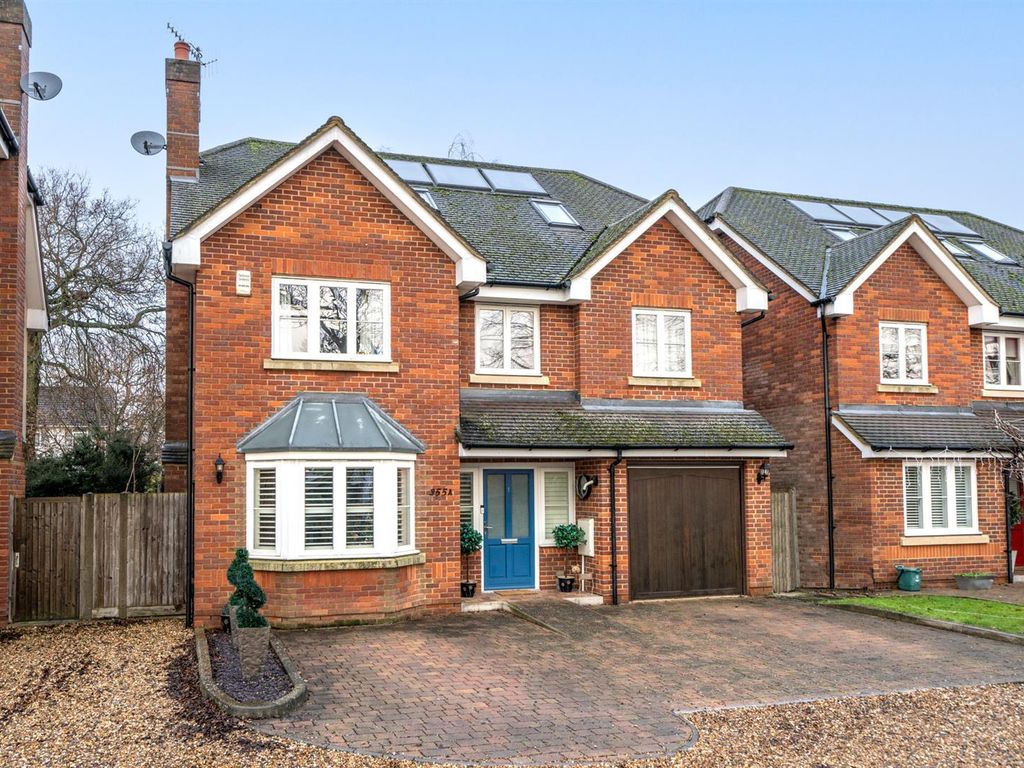 6 bed detached house for sale in Chambersbury Lane, Leverstock Green