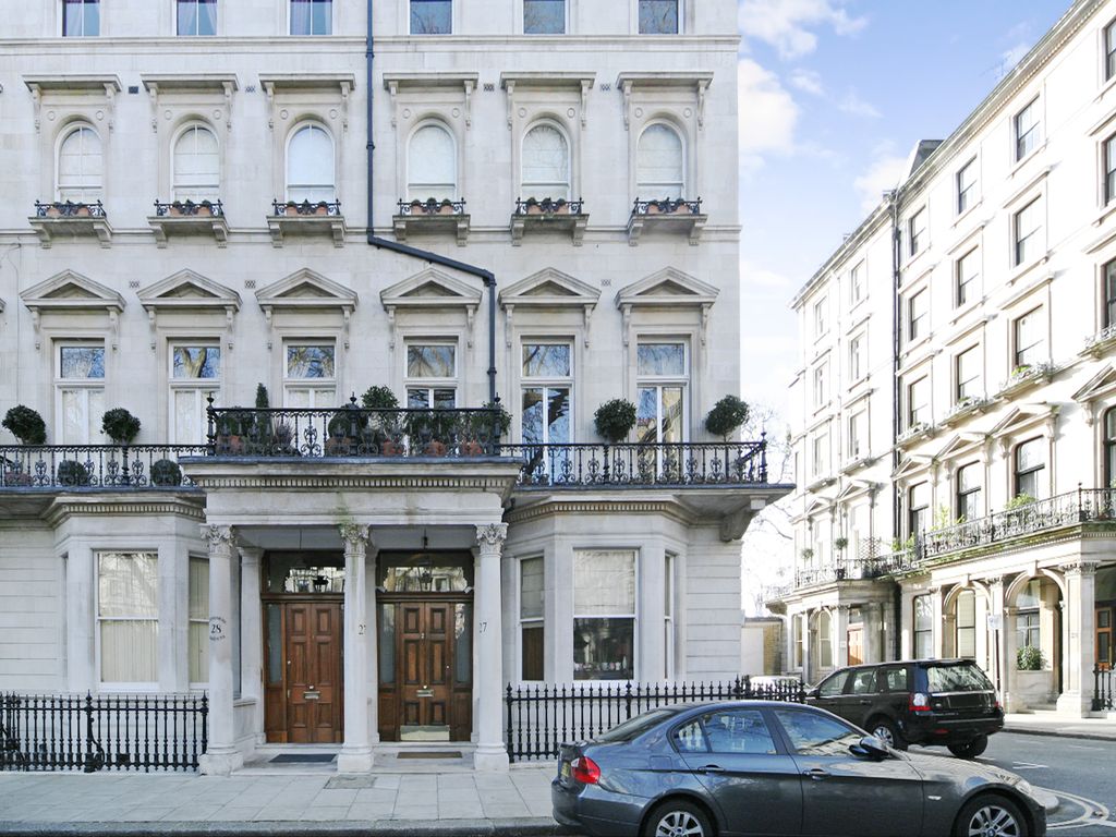 2 bed flat to rent in Ennismore Gardens, London SW7, £3,792 pcm Zoopla