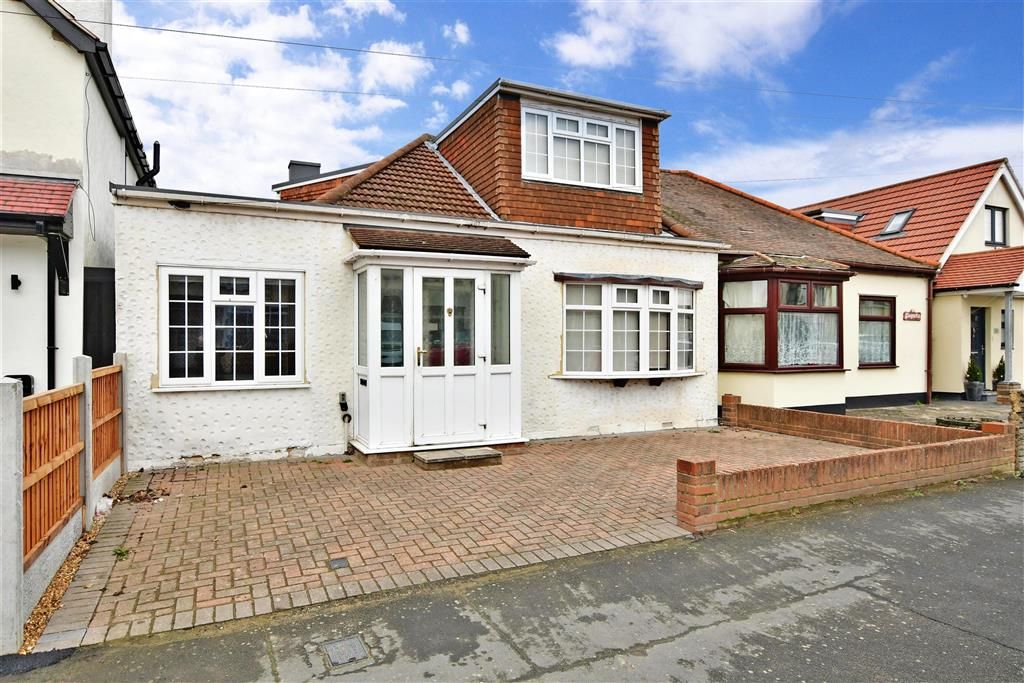 3 bed bungalow for sale in Candover Road, Hornchurch, Essex RM12 Zoopla