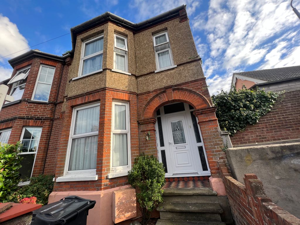 4 bed end terrace house to rent in Nelson Road, Dovercourt, Harwich