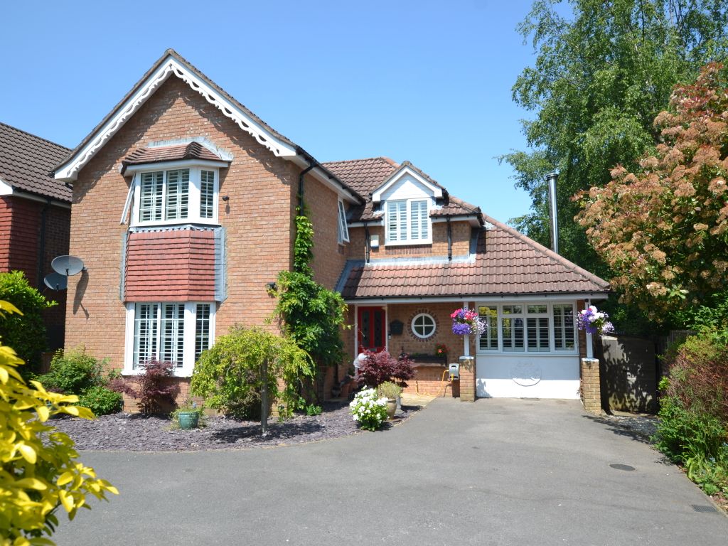 4 bed detached house for sale in Hendon Road, Bordon GU35 Zoopla