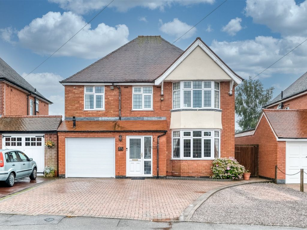 4 bed detached house for sale in Avenue Road, Astwood Bank, Redditch