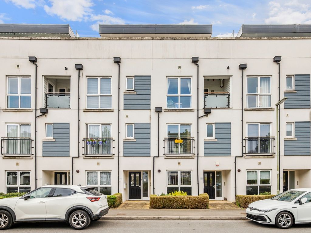 2 bed flat for sale in Canalside, Redhill RH1 Zoopla