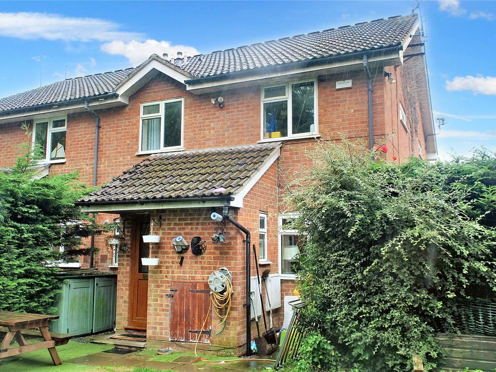 2 bed terraced house for sale in Scots Court, Hook, Hampshire RG27 Zoopla