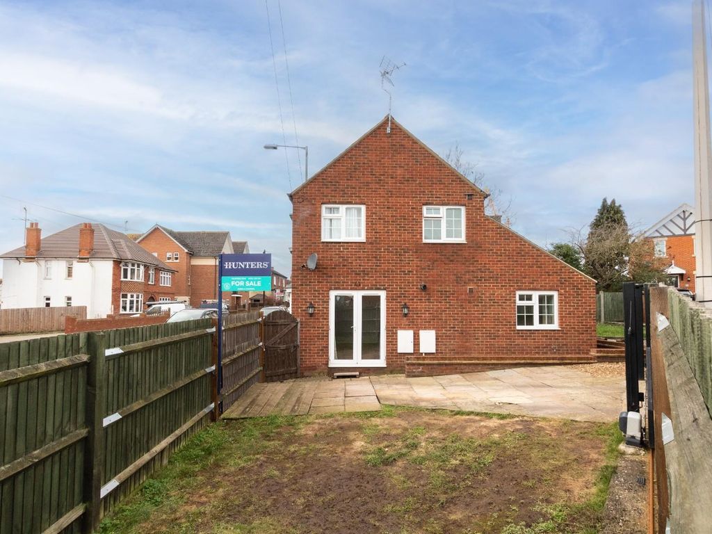 2 bed end terrace house for sale in Hockliffe Road, Leighton Buzzard