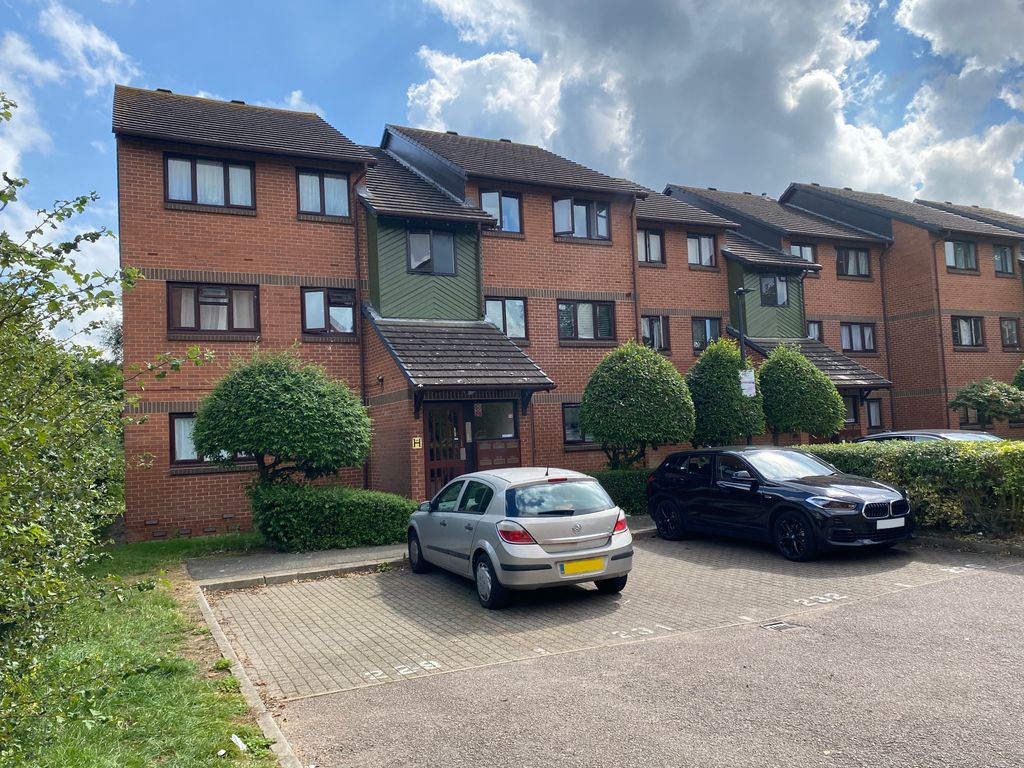 2 bed flat for sale in Maltby Drive, Enfield EN1, £275,000 Zoopla