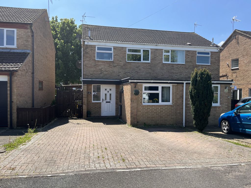 3 bed semidetached house for sale in Well Close, Northway, Tewkesbury