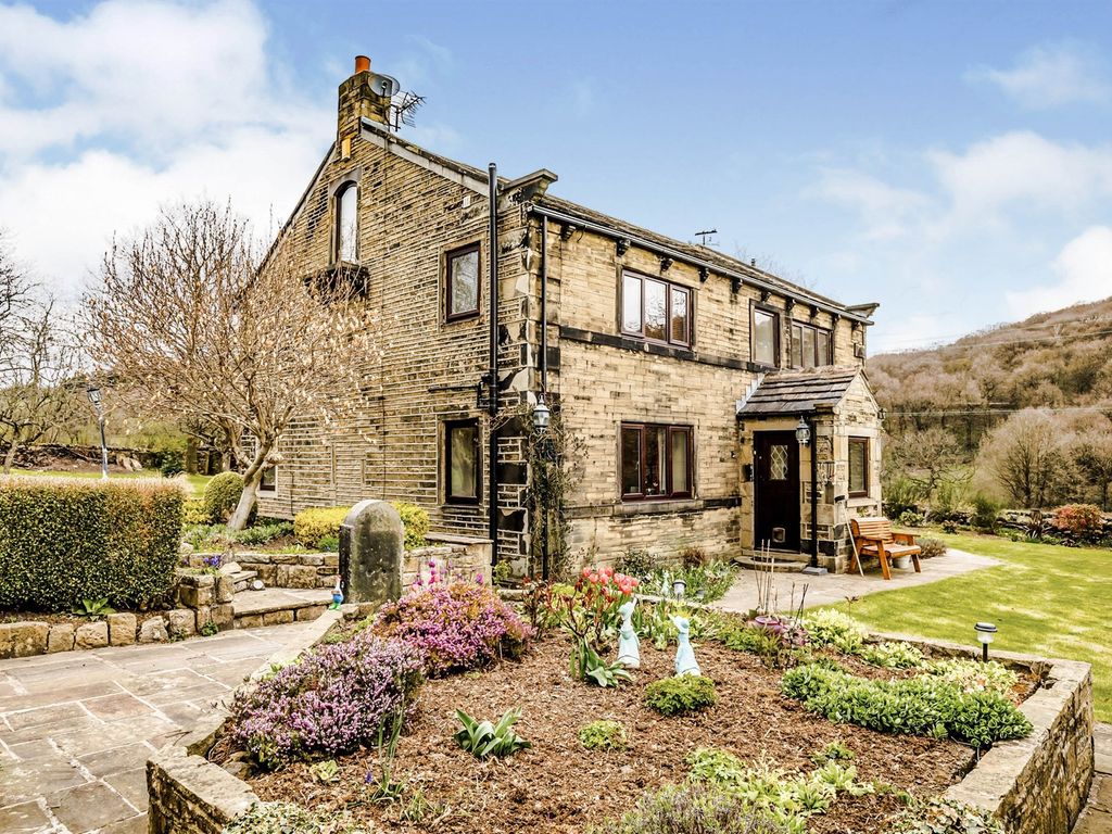 4 bed detached house for sale in Reap Hirst Road, Birkby, Huddersfield