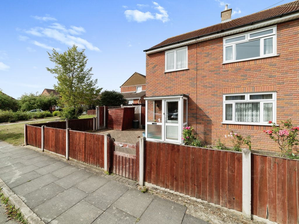 3 bed semidetached house for sale in Boar Close, Chigwell IG7, £