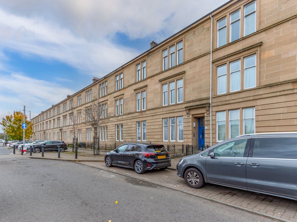 3 bed flat for sale in Mcculloch Street, Pollokshields, Glasgow G41, £