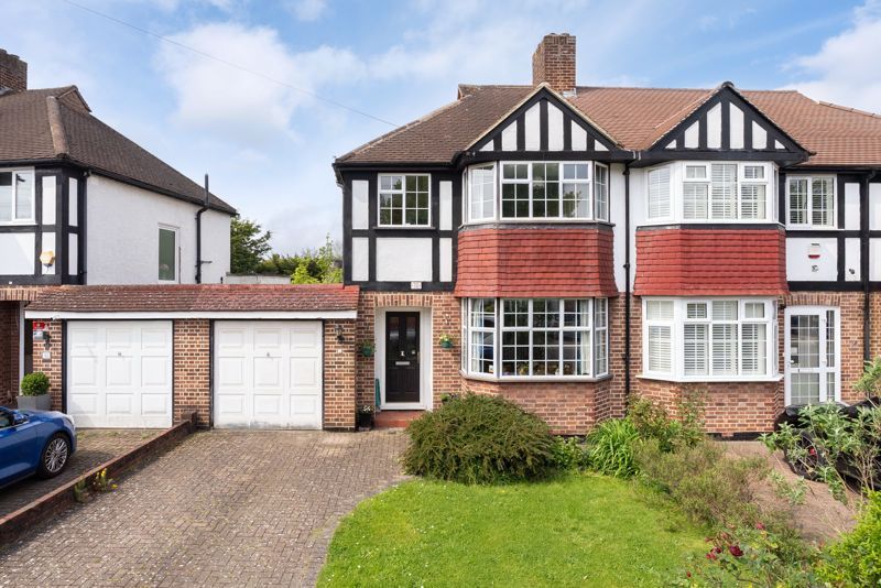 3 bed semidetached house for sale in Bargate Close, New Malden KT3, £