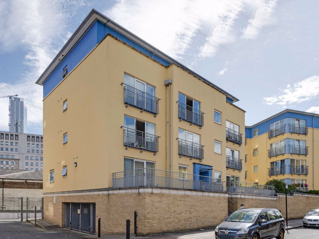2 bed flat to rent in Premiere Place, London E14 Zoopla