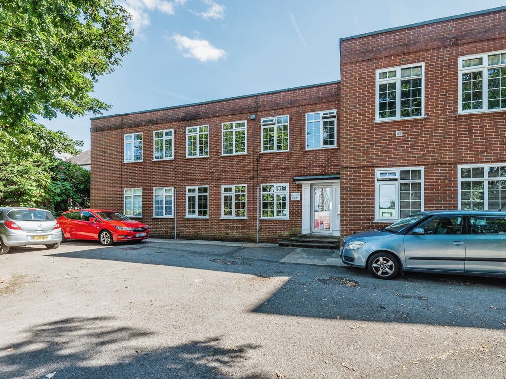 1 bed flat for sale in Epsom Road, Leatherhead, Surrey KT22, £210,000